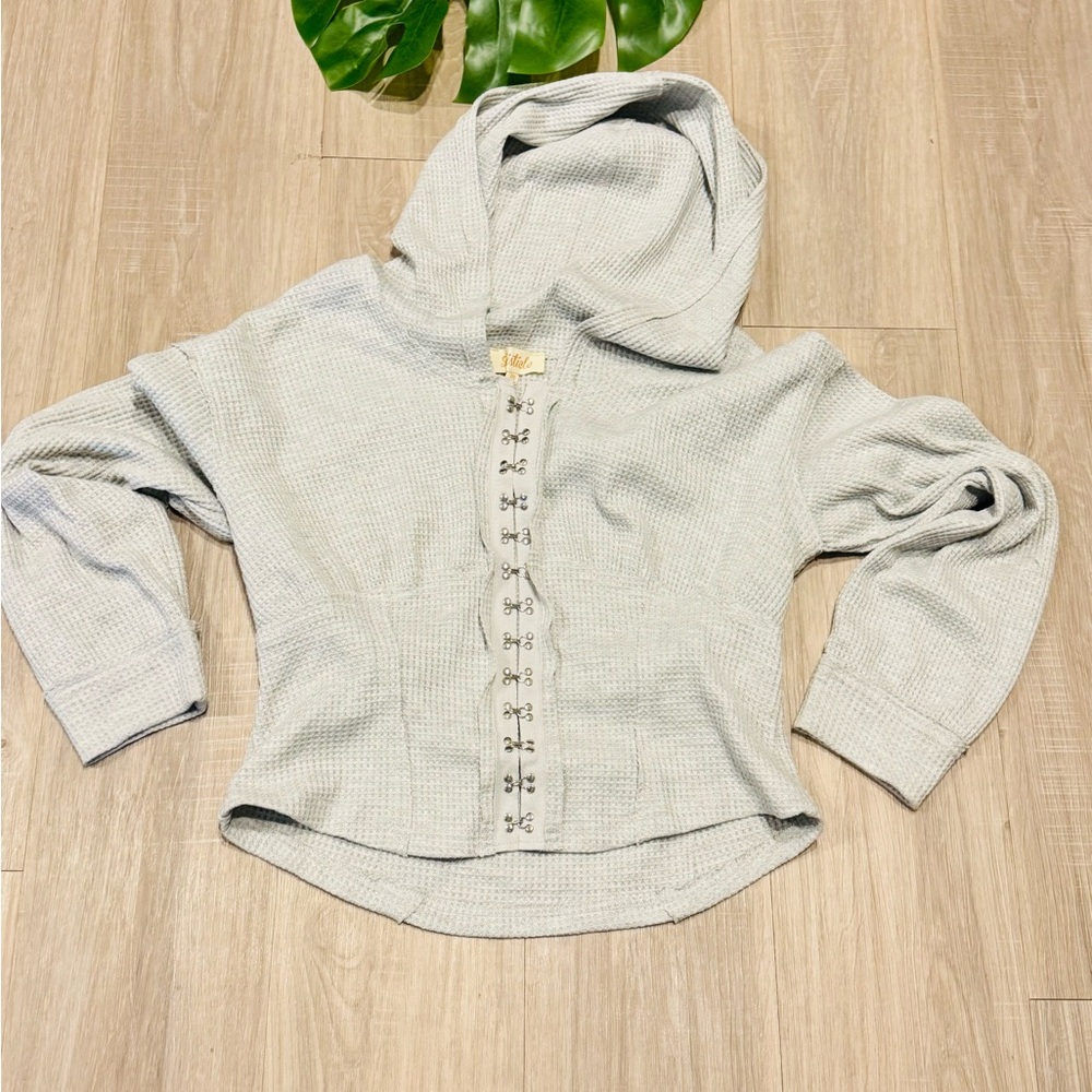 Listicle Fitted Gray Cropped 3/4 Sleeve Hoodie